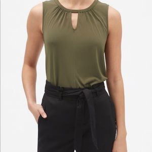 NWT Banana Republic Sleeveless Keyhole Top